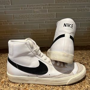Nike high top blazers Men’s 8.5/ Women’s 10